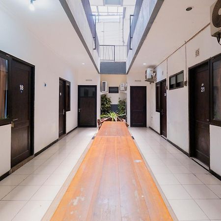 ホテル Reddoorz At Nginden スラバヤ エクステリア 写真